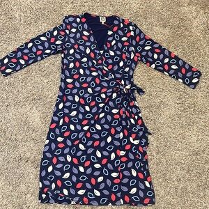 NWT Anne Klein, Size Large, Blue multi.